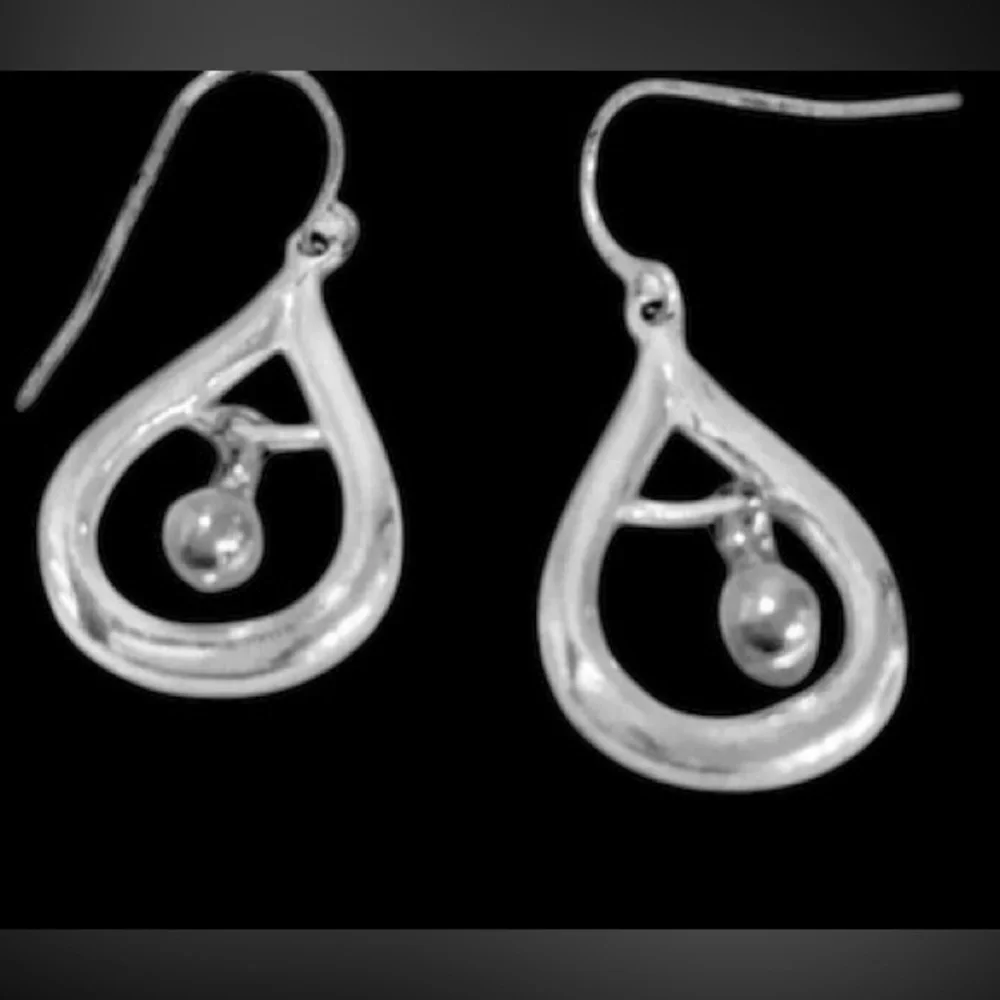 EARRINGS Silver tone Drop Earrings with Shepherd’s Hook Closure
